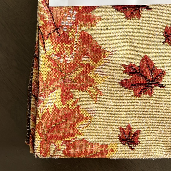 Fall table runner. - Picture 5 of 5